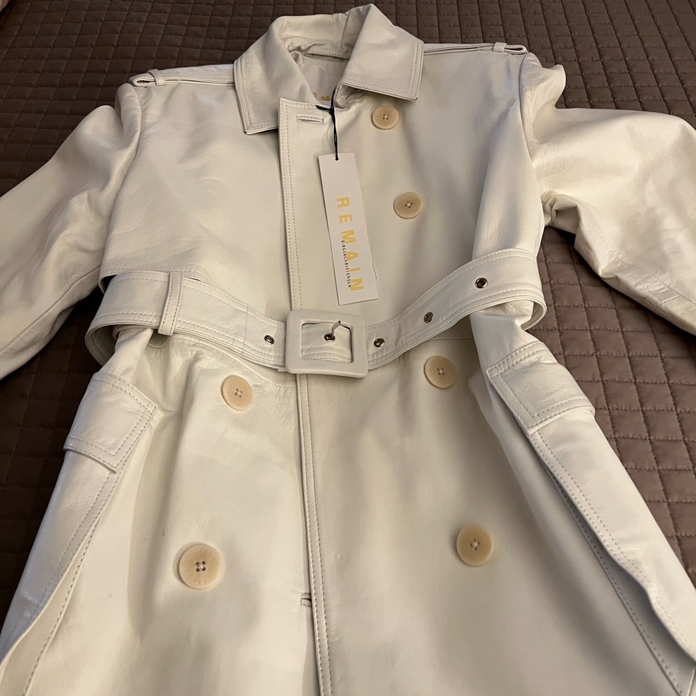 Beautiful double breasted, soft leather trench coat